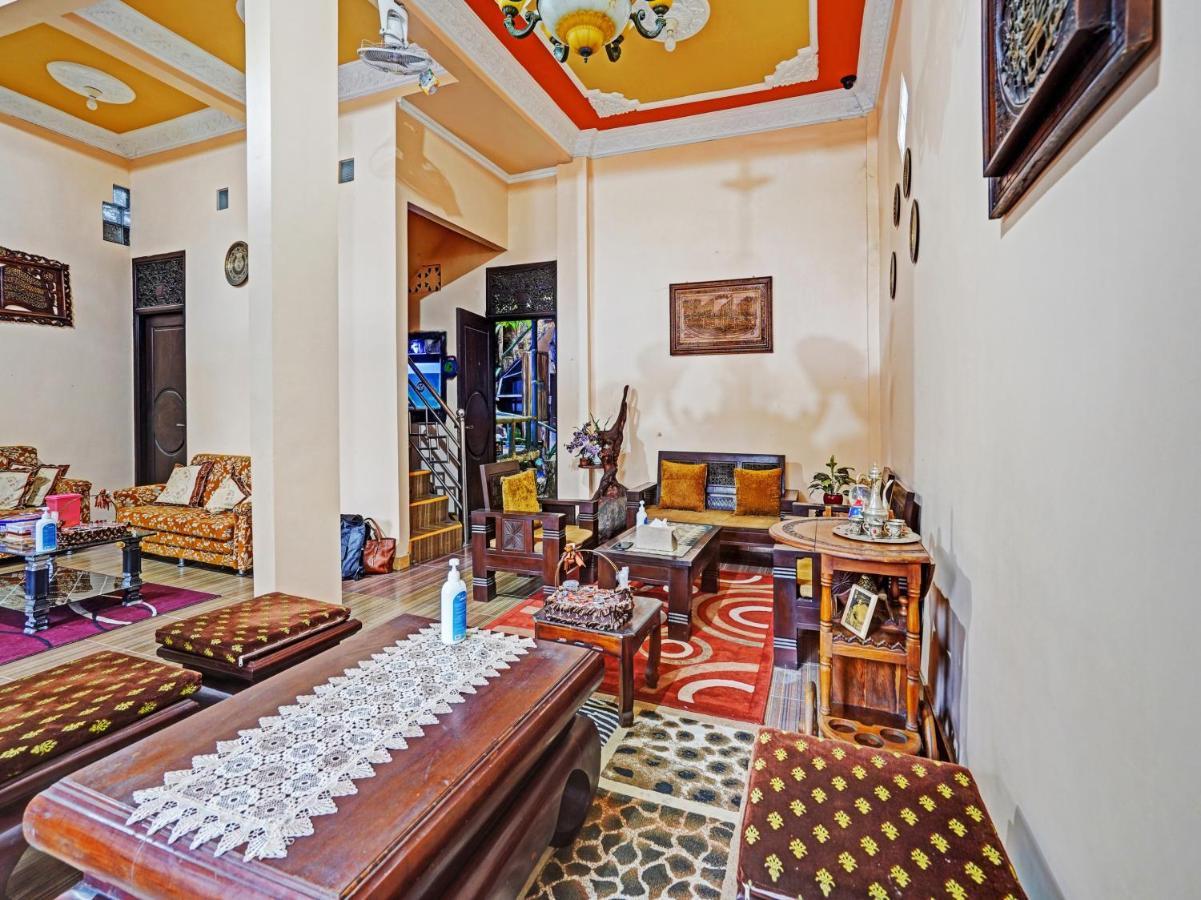 Oyo 90139 Arival Homestay Syariah Кедири Экстерьер фото